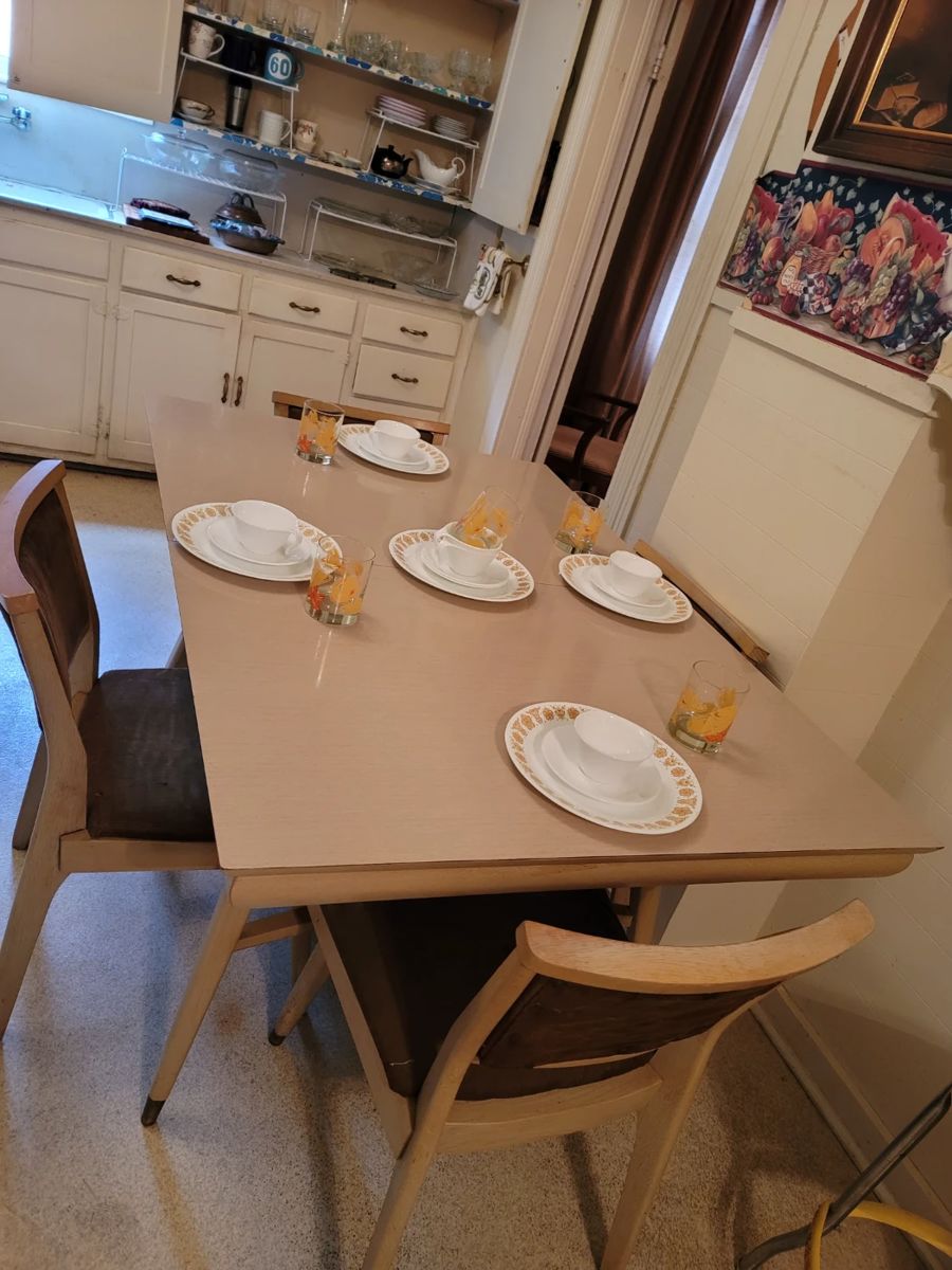 Vintage Dining Table w/4 Chairs