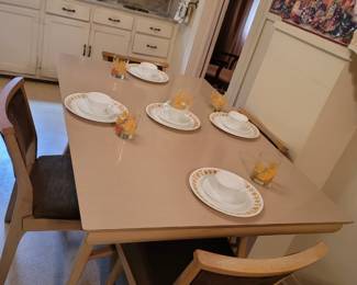 Vintage Dining Table w/4 Chairs