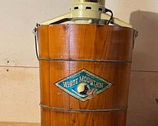White Mountain ice cream maker - has motor!
