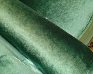 Beautiful EMERALD GREEN                                                        crushed velvet sofa...in mint condition !