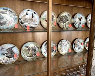 Collectible bird plates