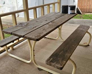 Picknick bench, sheds have sold