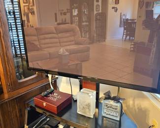 Flatscreen with console