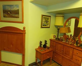 Cute bedroom set and Michael Garmin figures