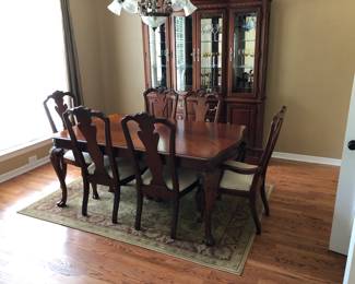 Thomasville Trafalgar Square Dining set (used for 1 Thanksgiving meal)
