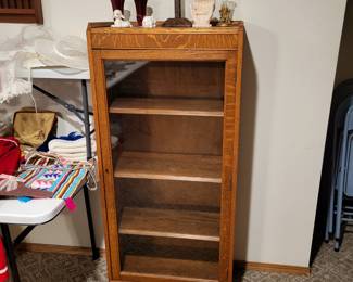 glass door cabinet w/key