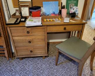 nice vintage desk w/chair