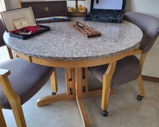 pedestal table w/4 chairs