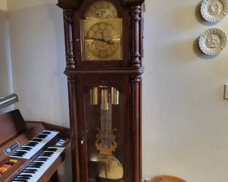 Ridgeway Grandfather clock (working)