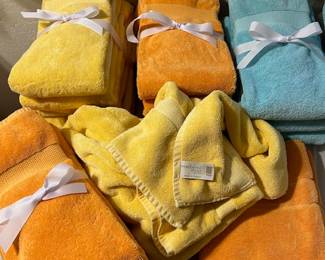 Best Quality 100% Turkish cotton towel sets.  These towels leave no lint in the dryer! 