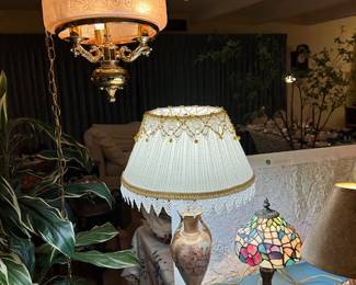 Vintage chandelier and table lamps.