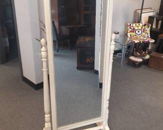 Free standing floor mirror. 63 x 25 x 20