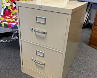 Hon tan metal 2 drawer filing cabinet 29 x 18 x 27 in