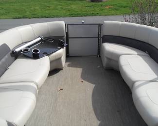 Front view of the pontoon interior.    Nice!