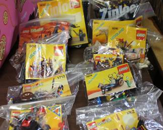 Legos 1712 Crossbow Cart, 6012 Seige Cart, 1463 Treasure Cart, 6016 Kings Arena, 6027 Bat lord Catapult, 6042 Dungeon Hunter