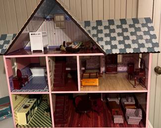 $190 . Melissa and Doug self storing Victorian dollhouse with furniture.  Dollhouse is 29"w x 19"d x 28.5"h. Presale available starting at 9 am sharp until 4pm Thursday.  Click message icon for instructions.  