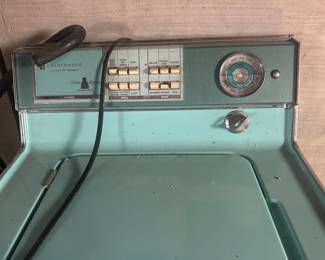 This is a matching washer n dryer set from the 60s on very good condition.