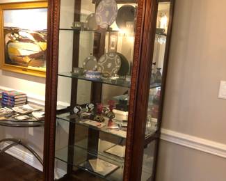 Display vitrine cabinet with Wedgwood etc