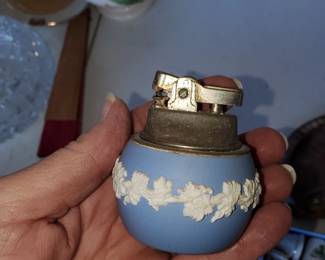 Wedgwood lighter