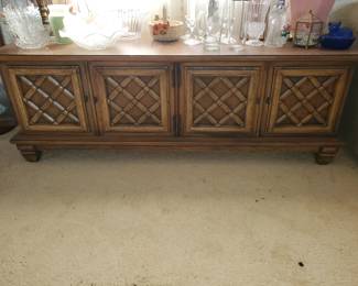 Beautiful low-rise 6' cabinet