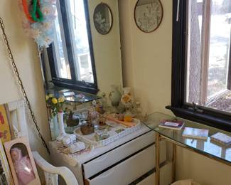 Retro 80s chest of drawers