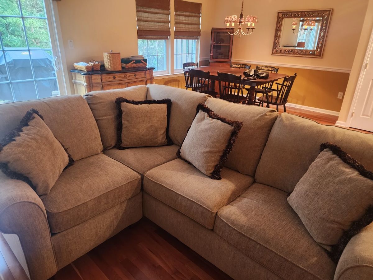 Manahawkin Estate Sale Furniture, Hitchcock,... starts on 3/9/2024