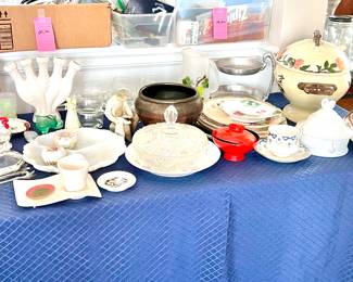 Misc. china plates, decorative pieces & more.