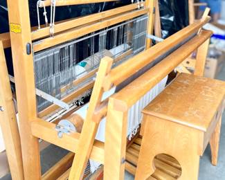 Large LOOM with bench, storage and accessories 