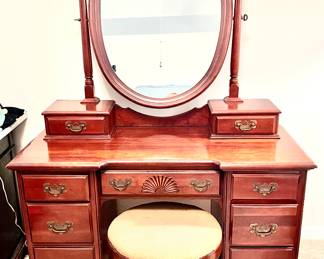 Dressing table w/mirror & stool