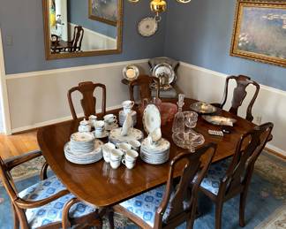 Henredon dining table, 6 chairs, 3 large leaves