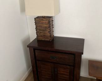 Beautiful solid wood end table and matching lamps