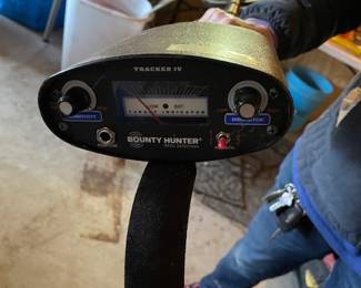 metal detector bounty hunter