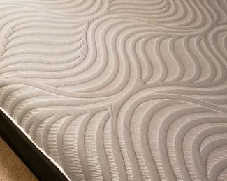 Sealy Posturpedic Hybrid queen mattress