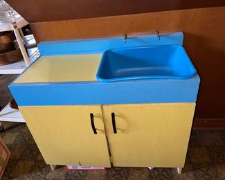 Kids play kitchen 