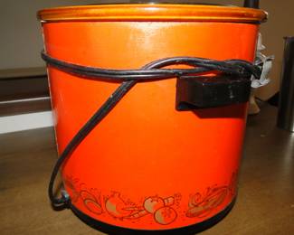 Vintage crock-pot in perfect working order, in bright orange vintage color
