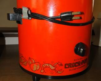 Rival Crock-Pot, bright orange, hello vintage and hello in working condition