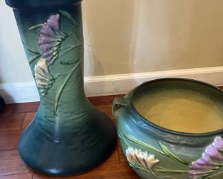 pair roseville Freesia jardinier