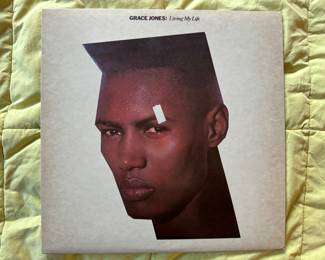 Grace Jones "Living My Life" / 90018-1