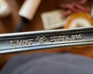 Lunt Sterling Silver Flatware Set (44pc = 1424 gms & 10 handles)