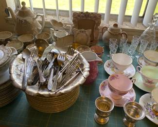 China sets & flatware