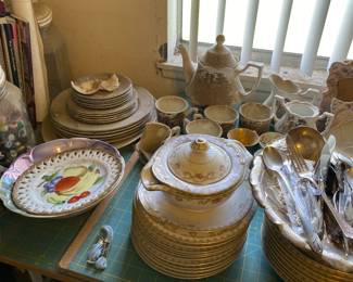 China sets & flatware