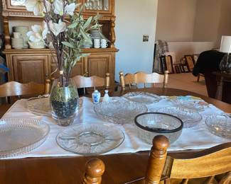 Table, Chairs & Hutch