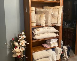 Collectibles, Linens & Pillows