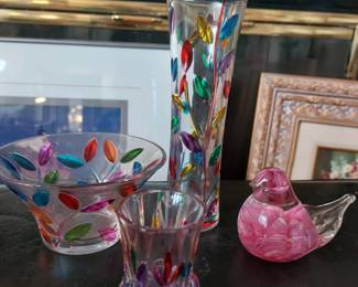 ITALIAN ART GLASS AMD A PINK CRIMPED GLASS PAPERWEIGHT BIRD SIGNED JOSEPH RICE