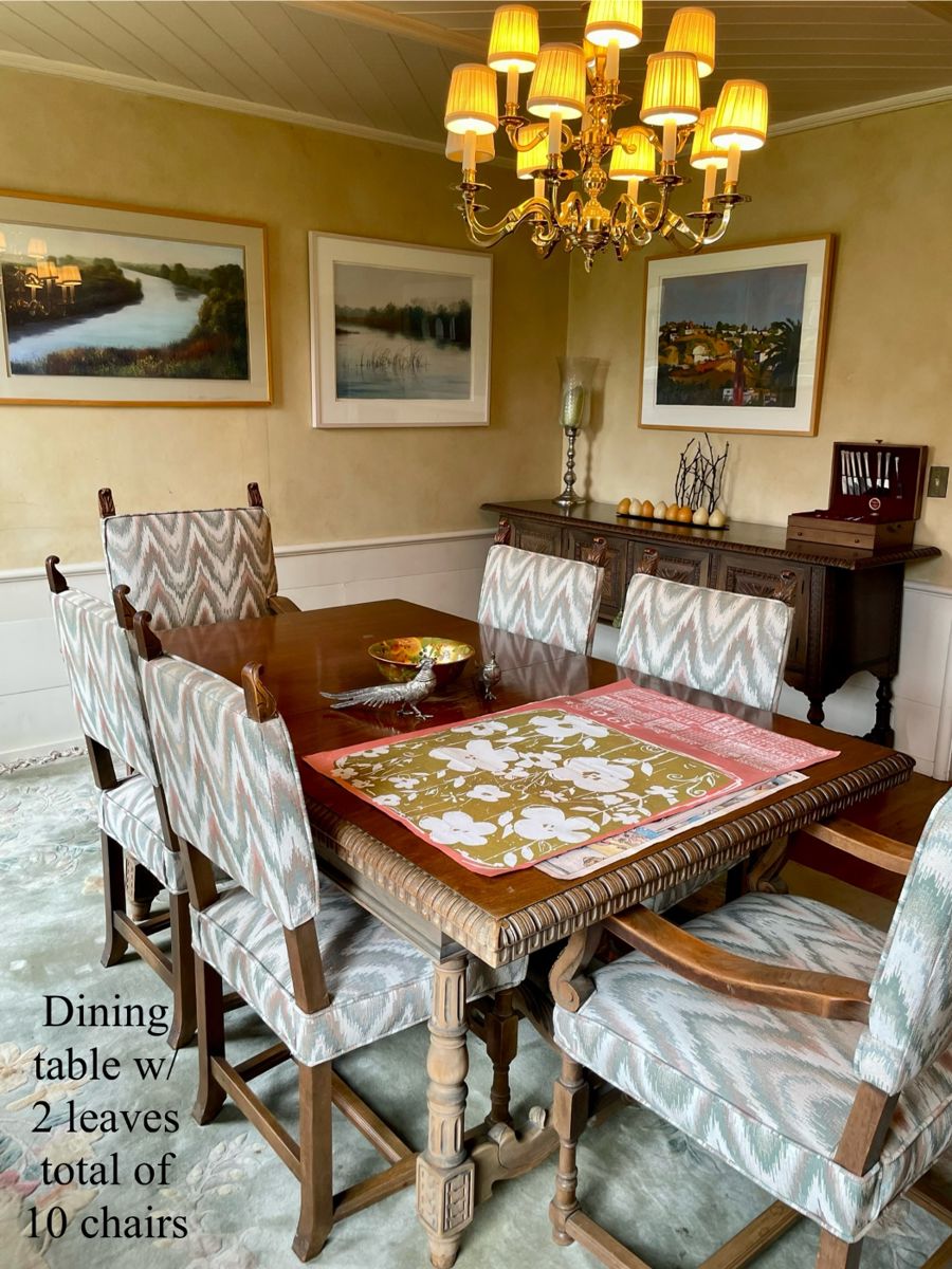 Dining set with 10 chairs and two leaves