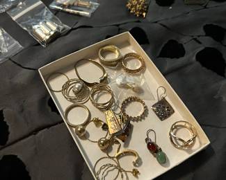 Lots more of the nice jewelry. 