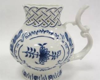 ORIGINAL BOHEMIA ZWIEBELMUSTER PORCELAIN SIPPING CUP