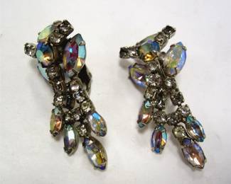 PAIR OF RHINESTONE EARRINGS
