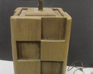 MID-CENTURY SIGNED POTTERY LAMP, WOOD GRAIN