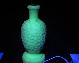 CUSTARD GLASS LAMP.  NEW CORD